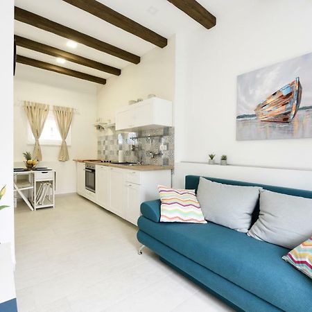 Apartmani Eladora Biograd Na Moru Bagian luar foto