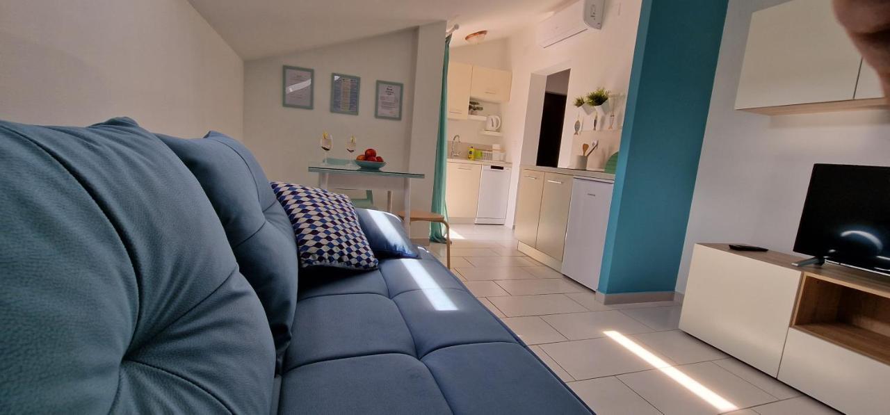 Apartmani Eladora Biograd Na Moru Bagian luar foto