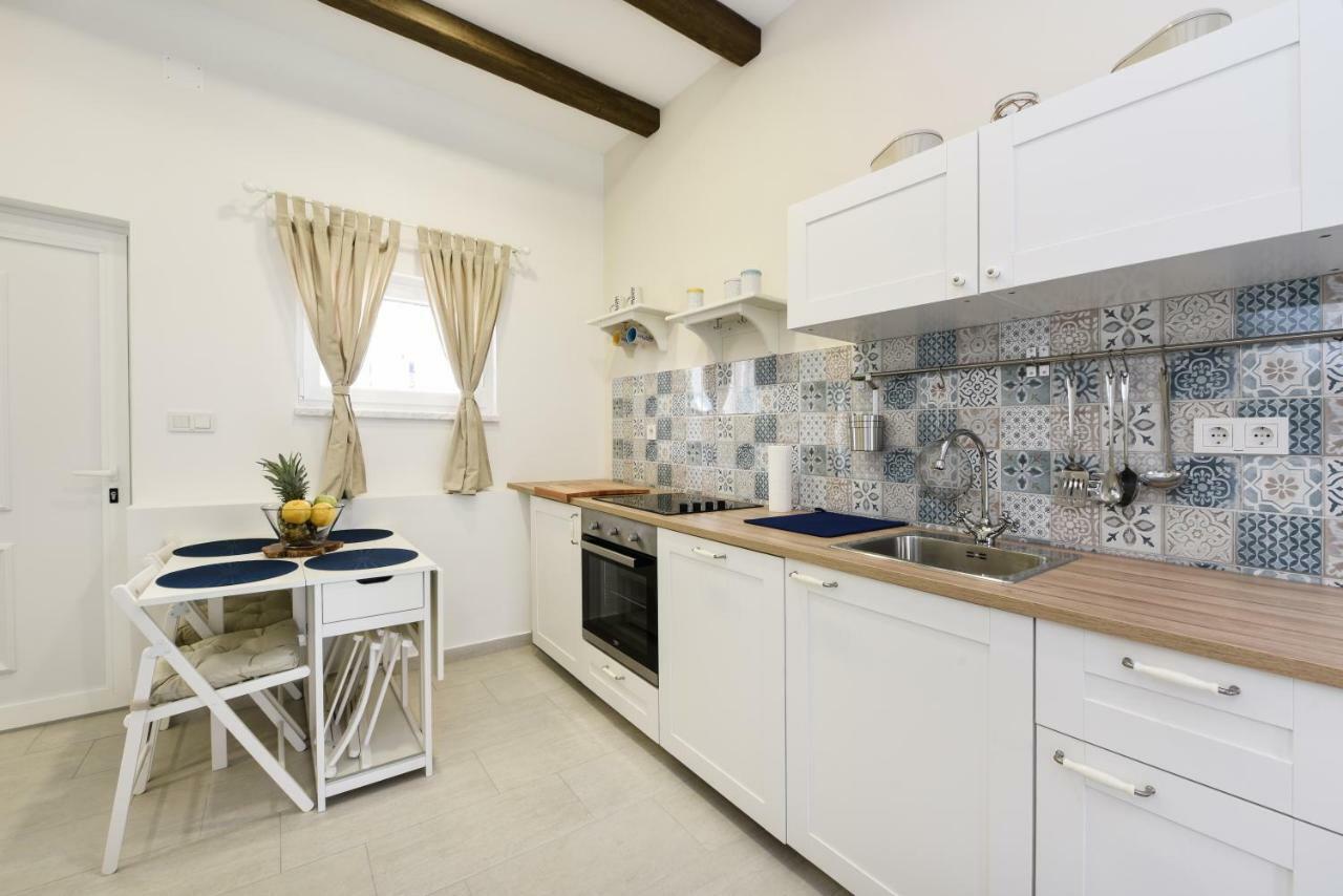 Apartmani Eladora Biograd Na Moru Bagian luar foto