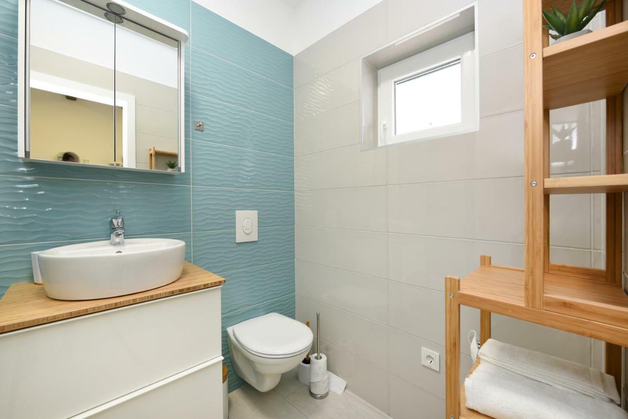 Apartmani Eladora Biograd Na Moru Bagian luar foto