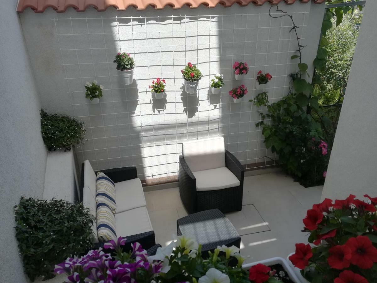 Apartmani Eladora Biograd Na Moru Bagian luar foto